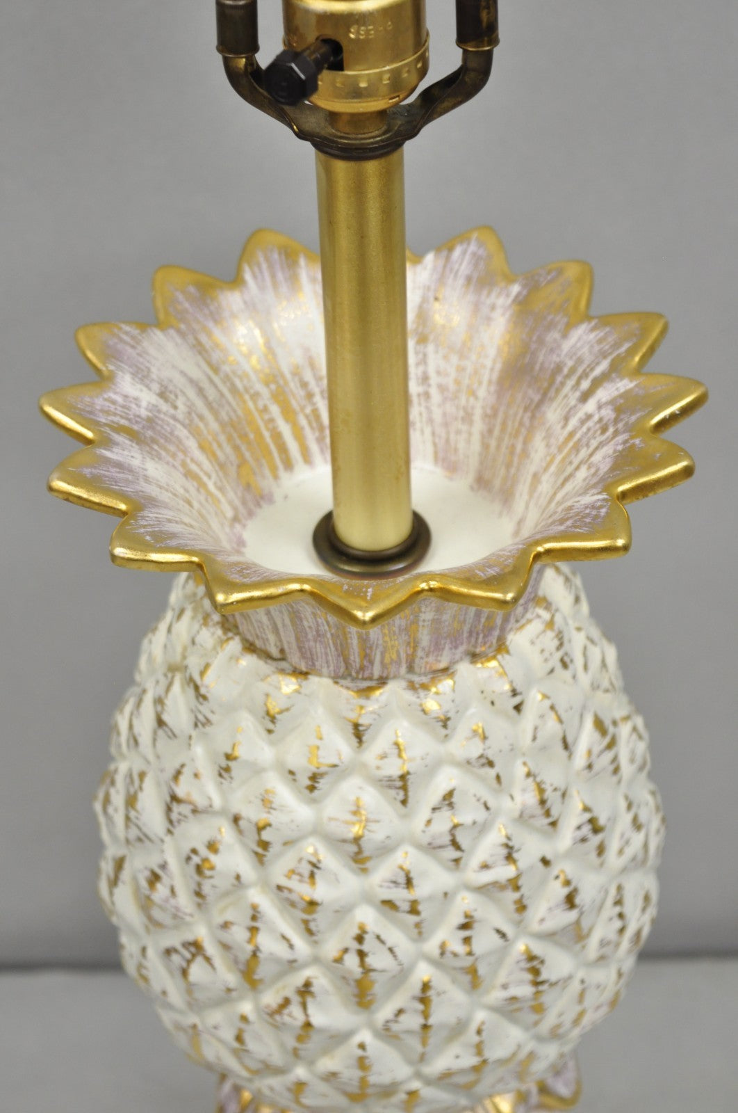 Vintage Italian Hollywood Regency White Porcelain Ceramic Pinneaple Table Lamp
