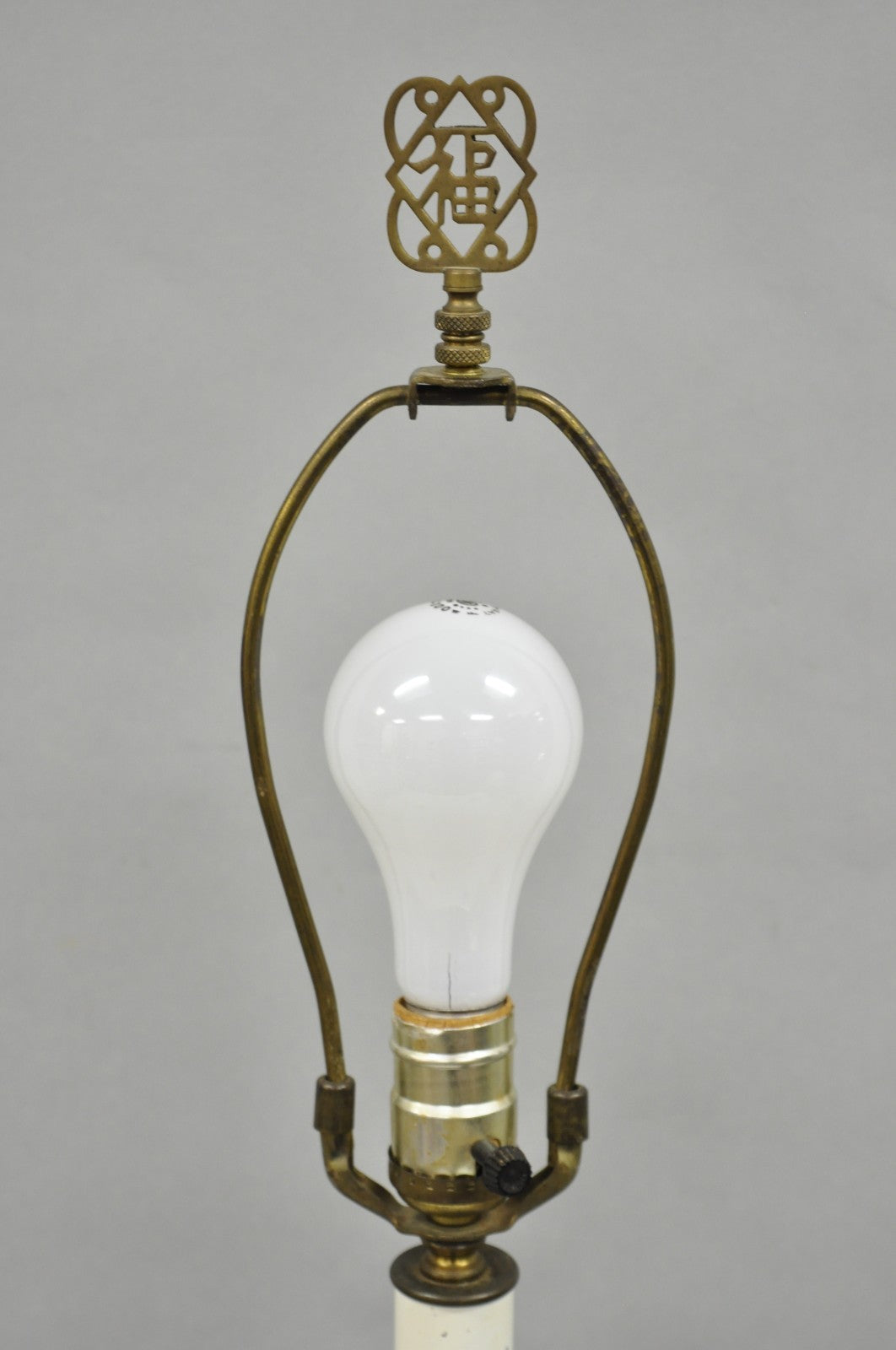 Vintage Italian Hollywood Regency Gold Gilt Metal Lotus & Vine Leaf Table Lamp