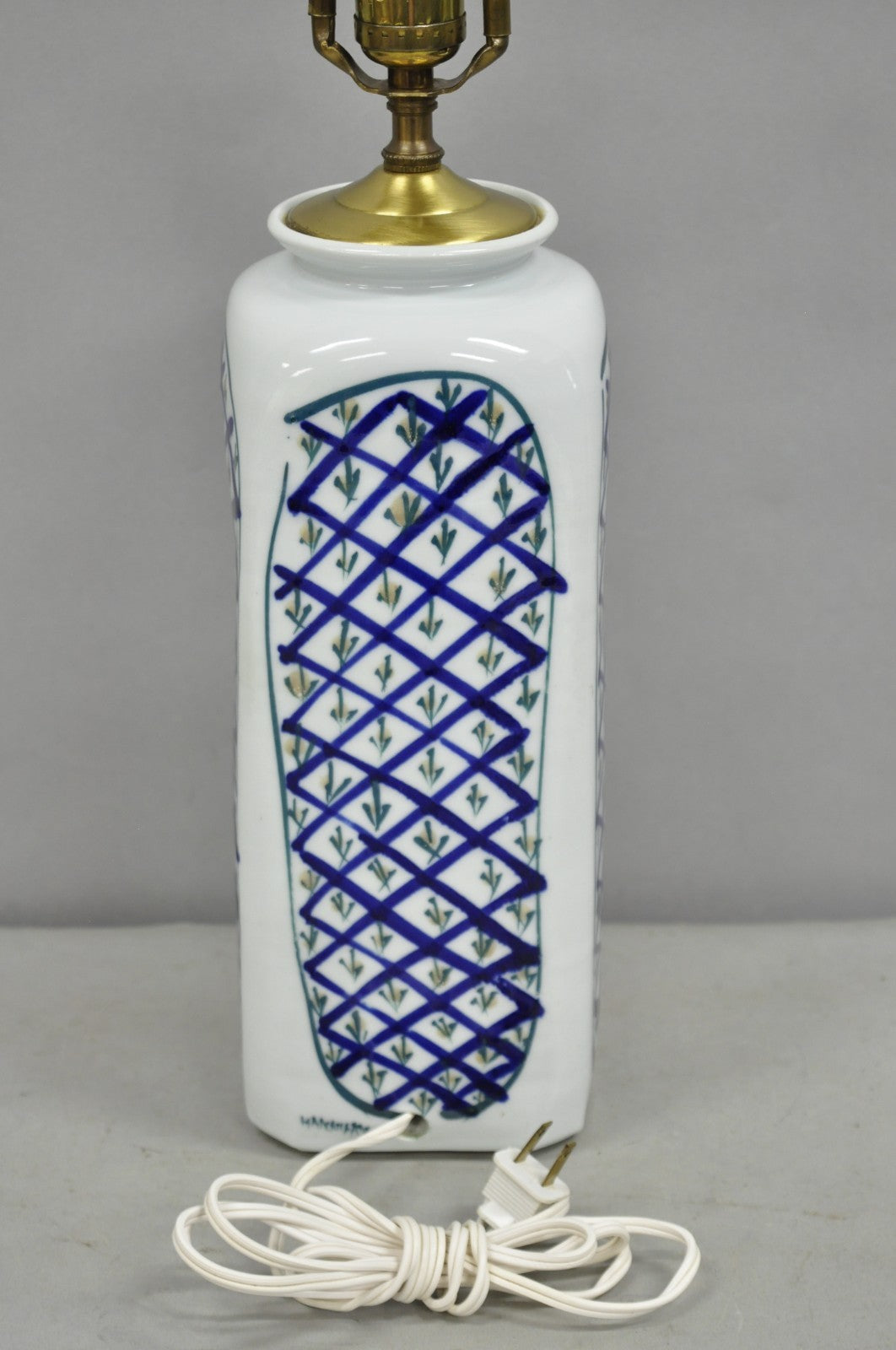 Vintage Chinoiserie Japanese Blue White Porcelain Hand Painted Vase Table Lamp