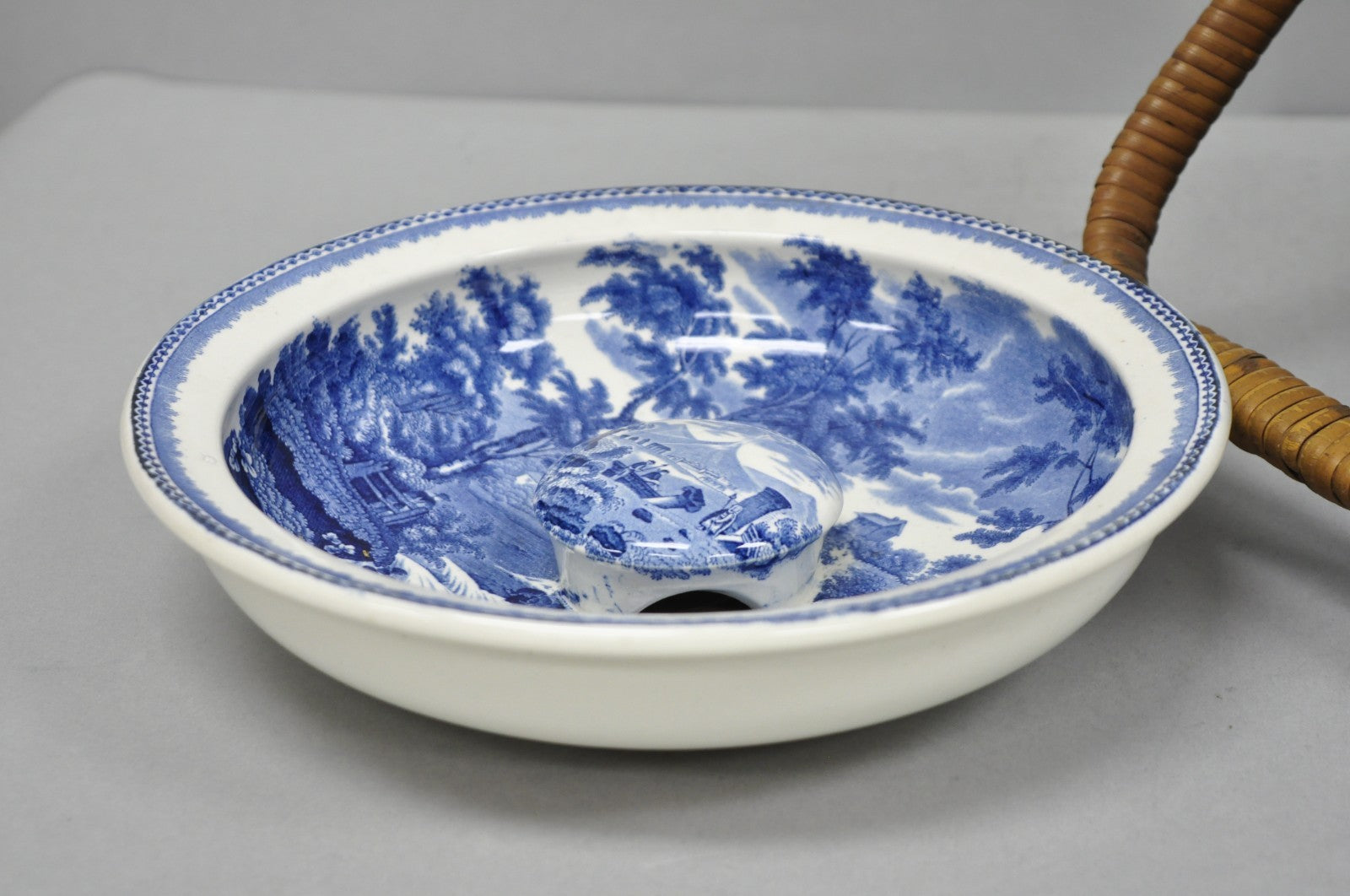 Wedgwood Landscape Etruria Pattern Blue White Porcelain Covered Slop Pot Commode