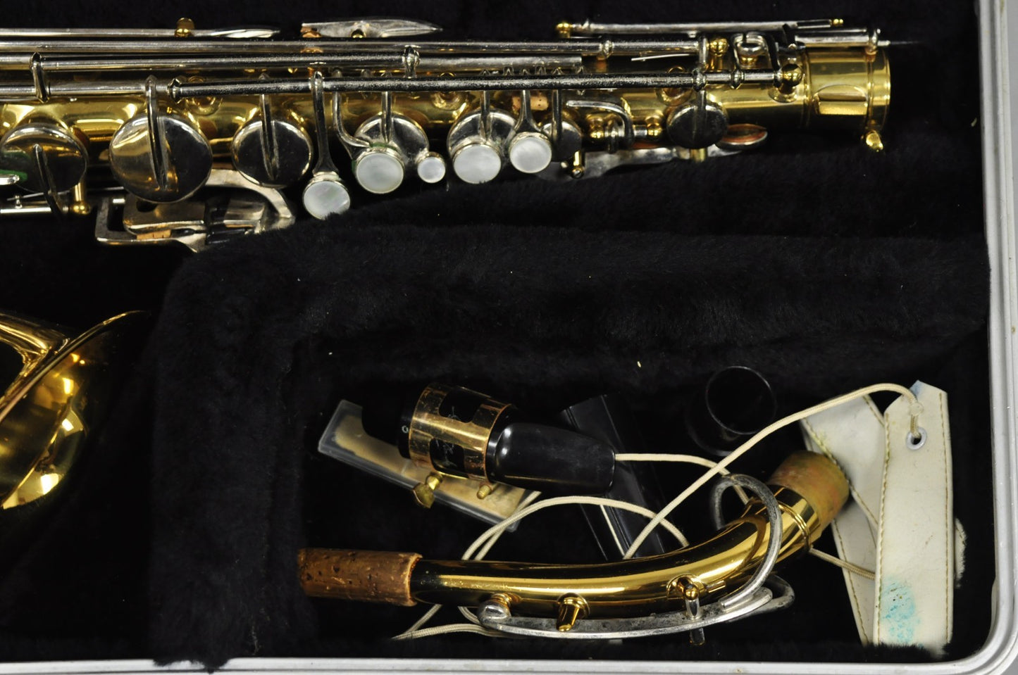 Vintage Bundy Selmer Brass Alto Saxophone in Hard Case Model 632379