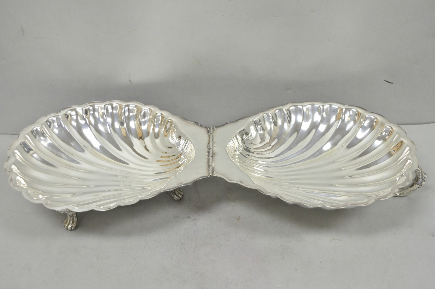 Vintage Regency Style Silver Plated Clam Shell Hinged Warmer with Floral Handle