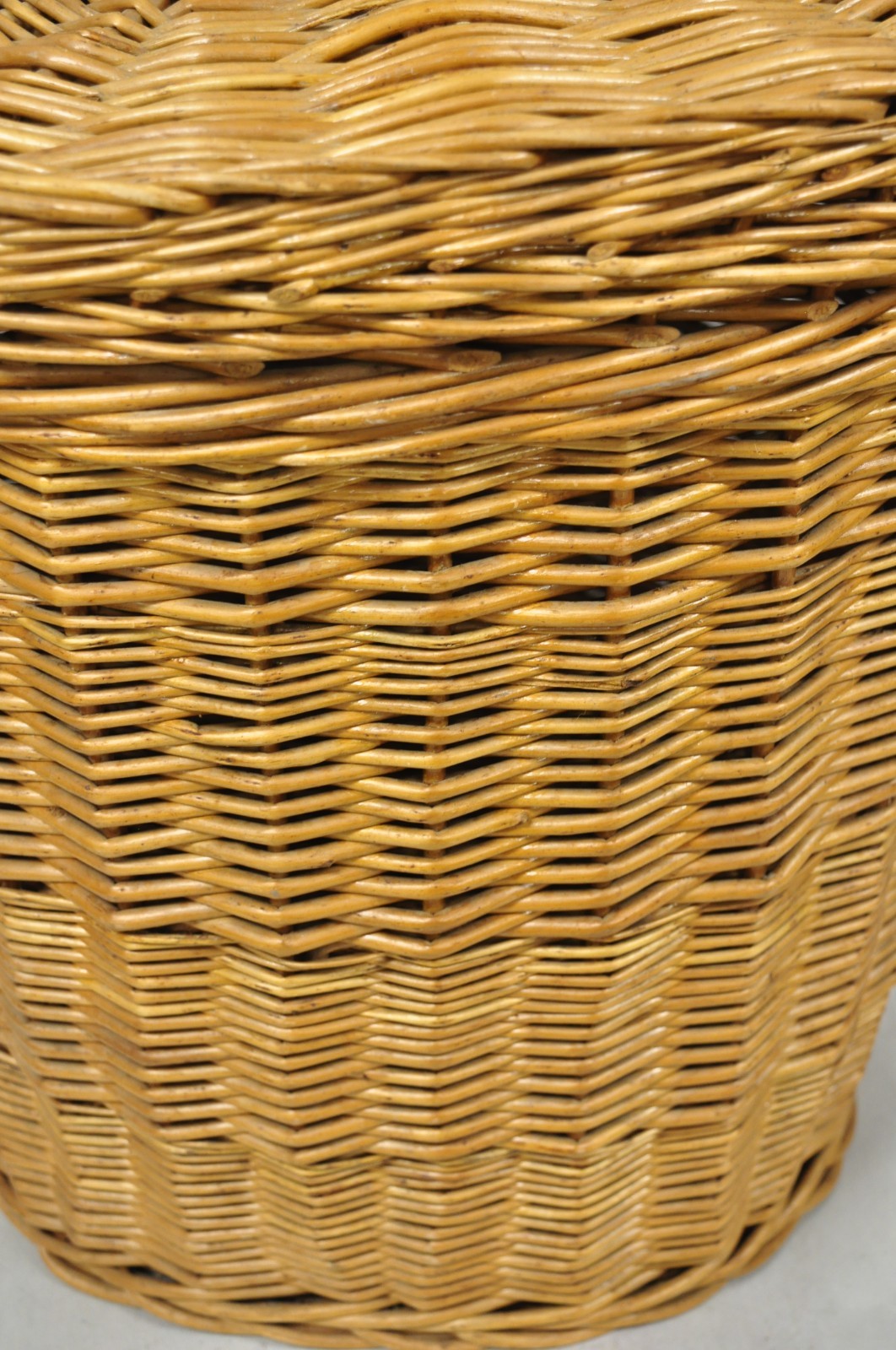 Vintage Mid Century Modern Handwoven Wicker Rattan Laundry Basket w Lid