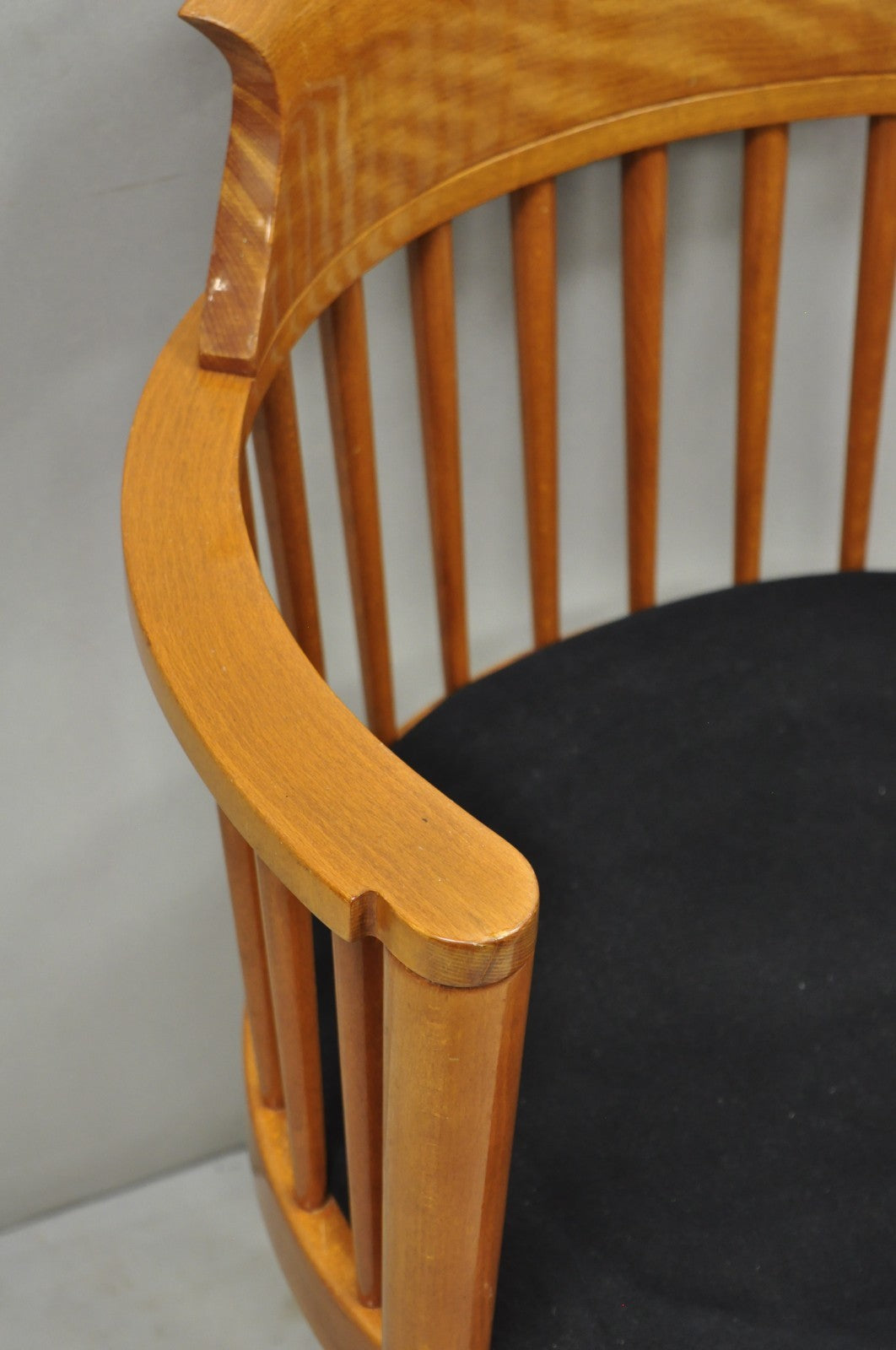 Vintage Postmodern Maple Wood Spindle Barrel Back Tapered Leg Lounge Arm Chair
