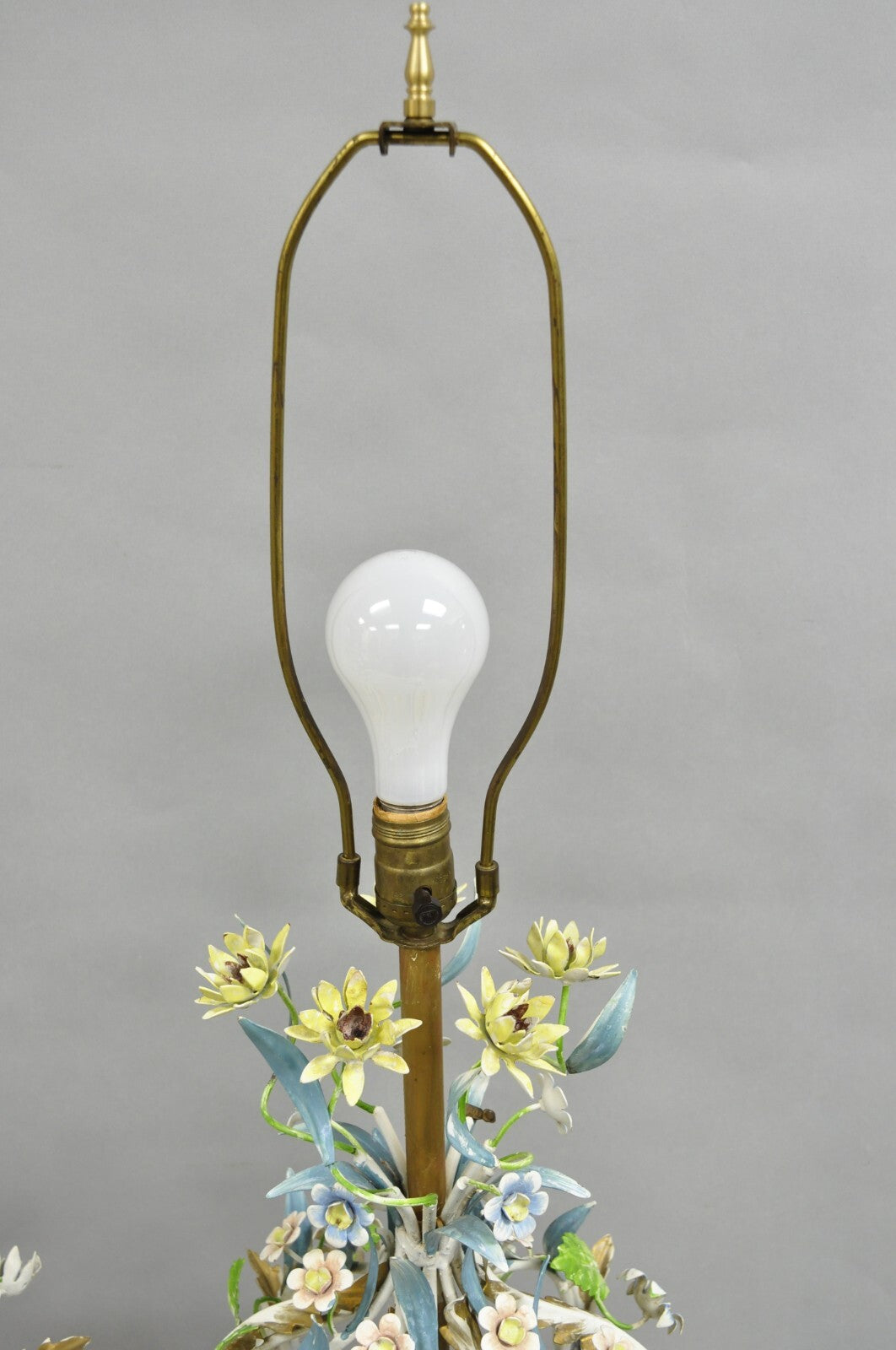 Vintage Italian Hollywood Regency Iron Tole Metal Painted Flower Table Lamp Pair