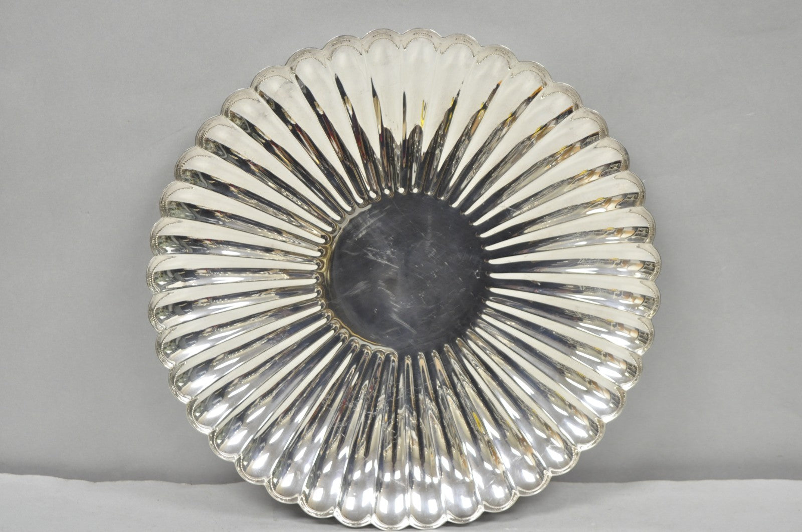 Reed & Barton 1853 Modern Silver Plated Scalloped 14" Round Dish Serving Platter