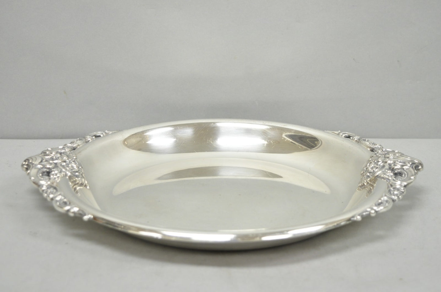 Vintage Wallace Baroque Silver Plated Round Twin Handle Serving Platter Bar Tray