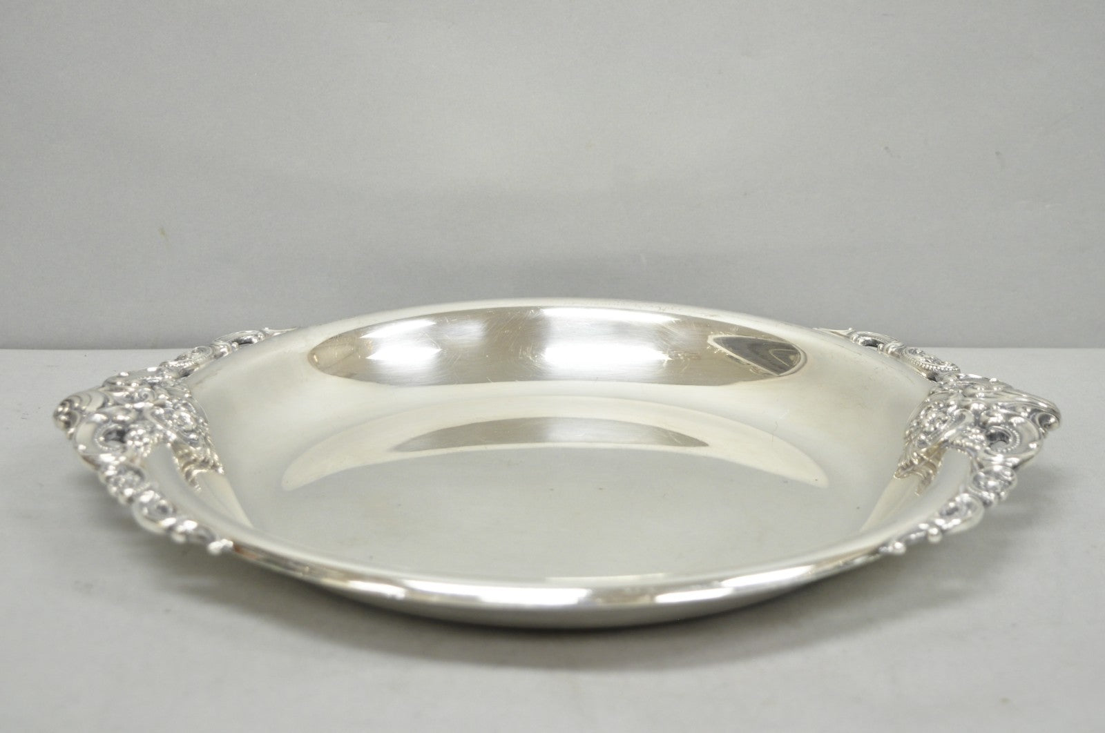 Vintage Wallace Baroque Silver Plated Round Twin Handle Serving Platter Bar Tray