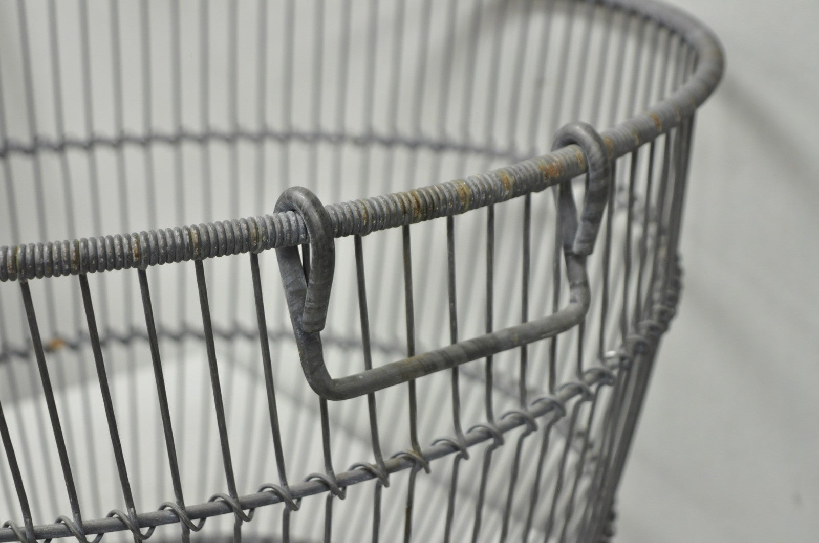 Vintage Industrial Modern Large 24" Metal Wire Oyster Clam Throw Blanket Basket