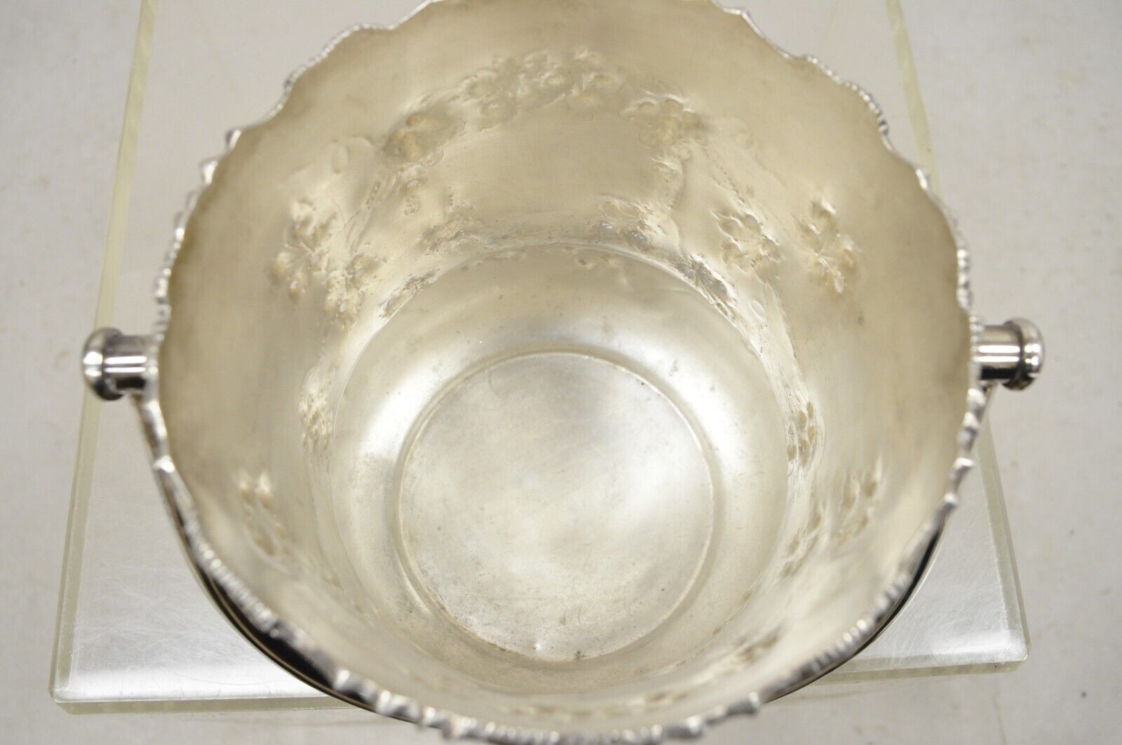 Antique BSCEP English Victorian Silver Plated  Grapevine Ice Bucket w Handle.