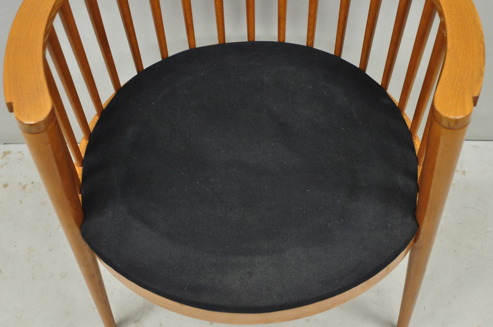 Vintage Postmodern Maple Wood Spindle Barrel Back Tapered Leg Lounge Arm Chair