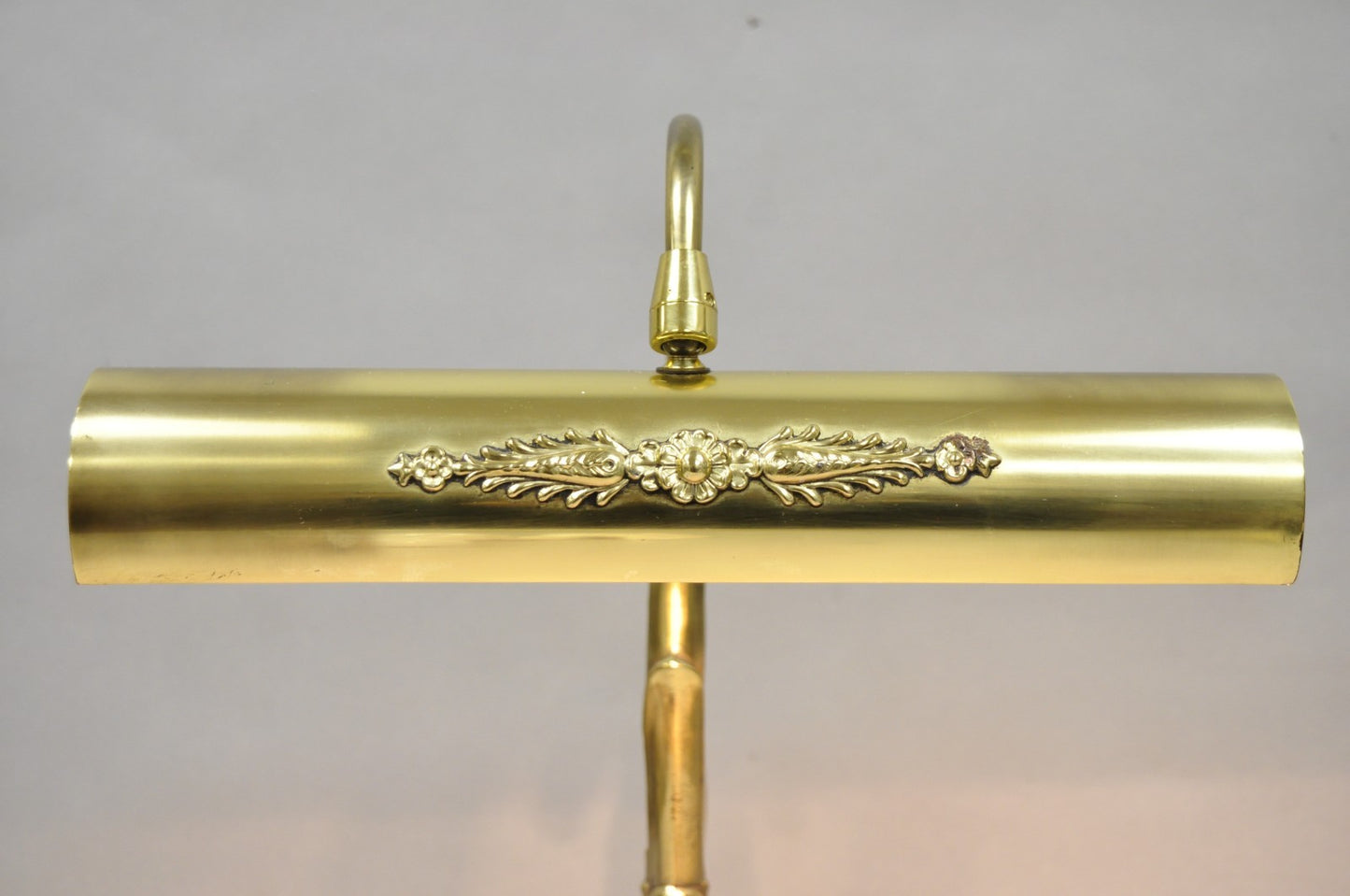 Vintage Victorian Style Brass Acanthus Scrolling Bankers Desk Table Lamp