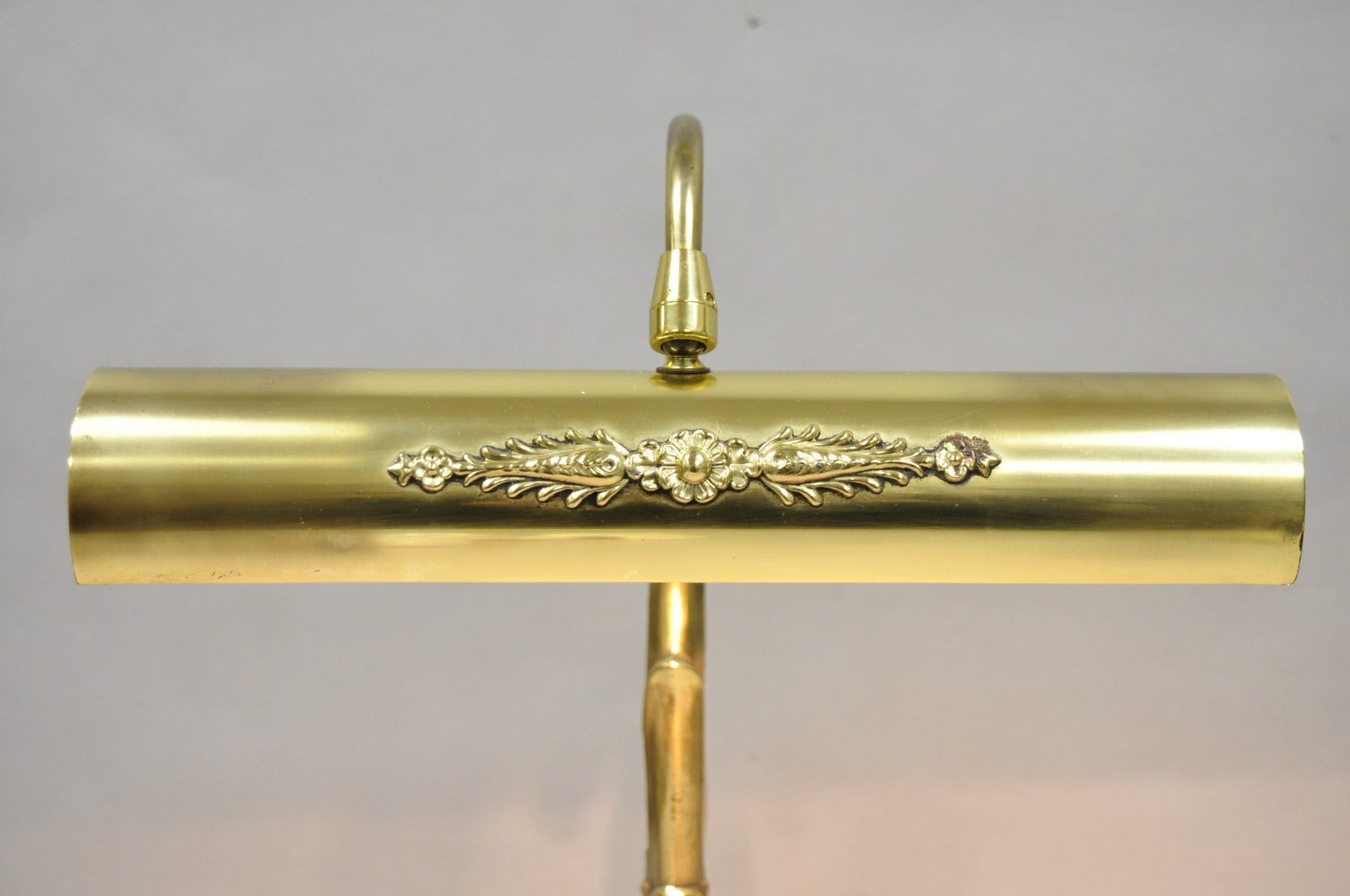 Vintage Victorian Style Brass Acanthus Scrolling Bankers Desk Table Lamp