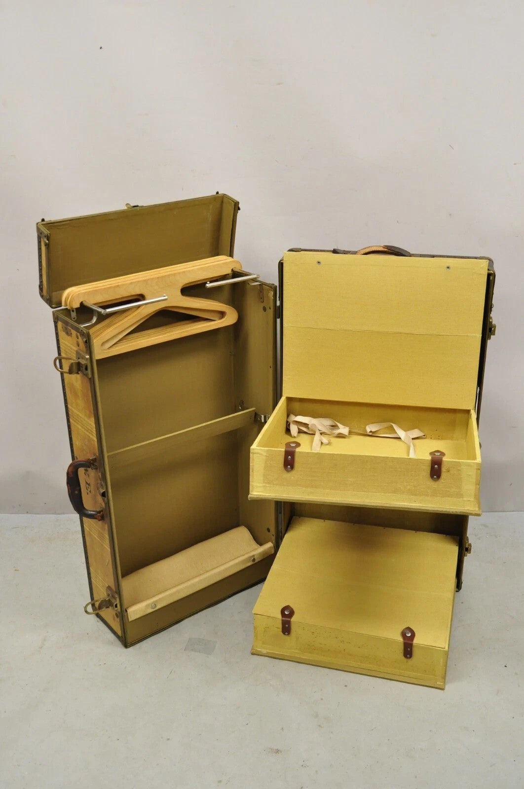 Antique Overland Trunk Wardrobe Fitted Steamer Trunk Hard Luggage Closet