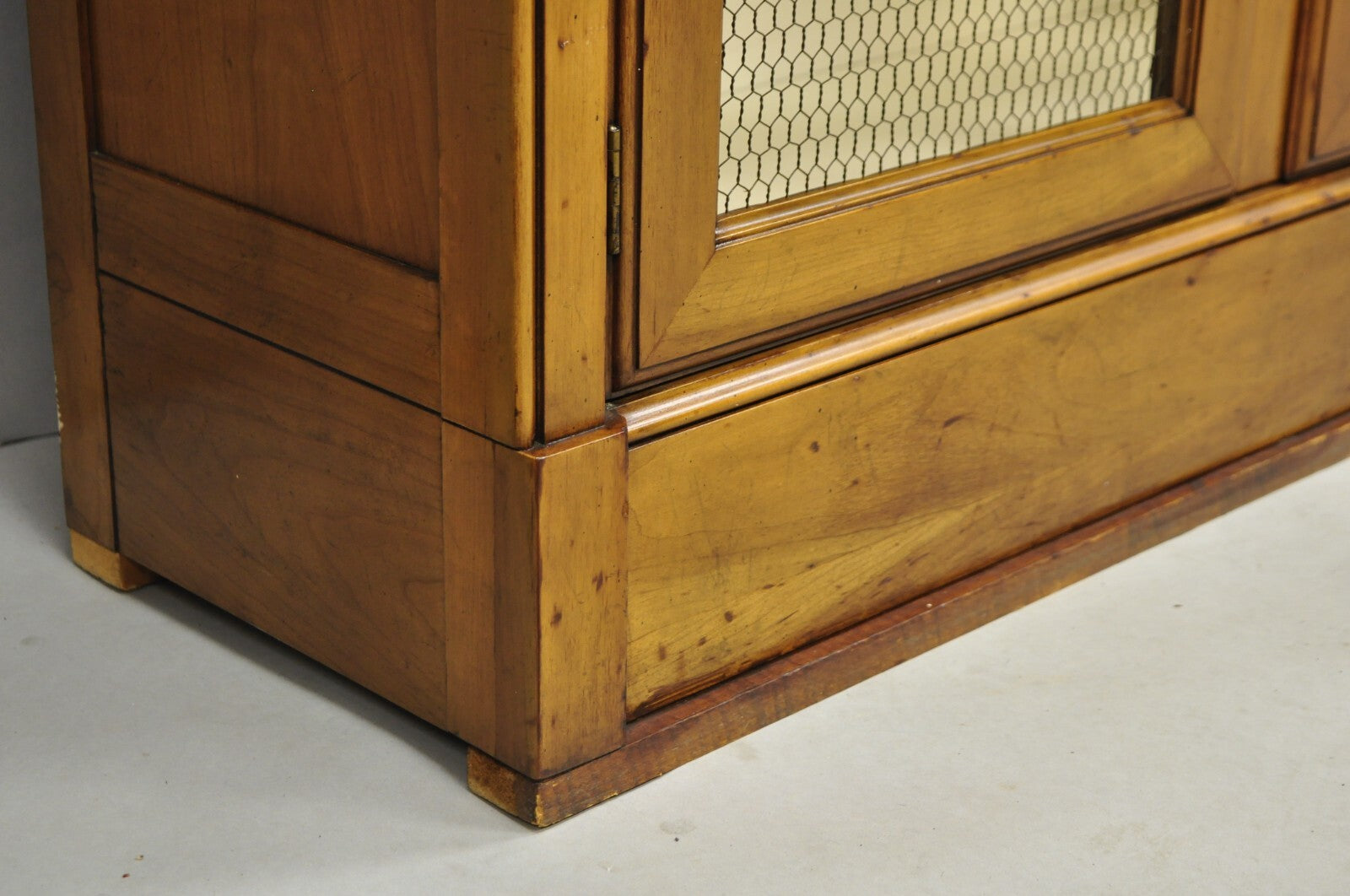 Vintage Baker Hollywood Regency Cherry Wood 2 Door Curio Cabinet Bookcase - Pair