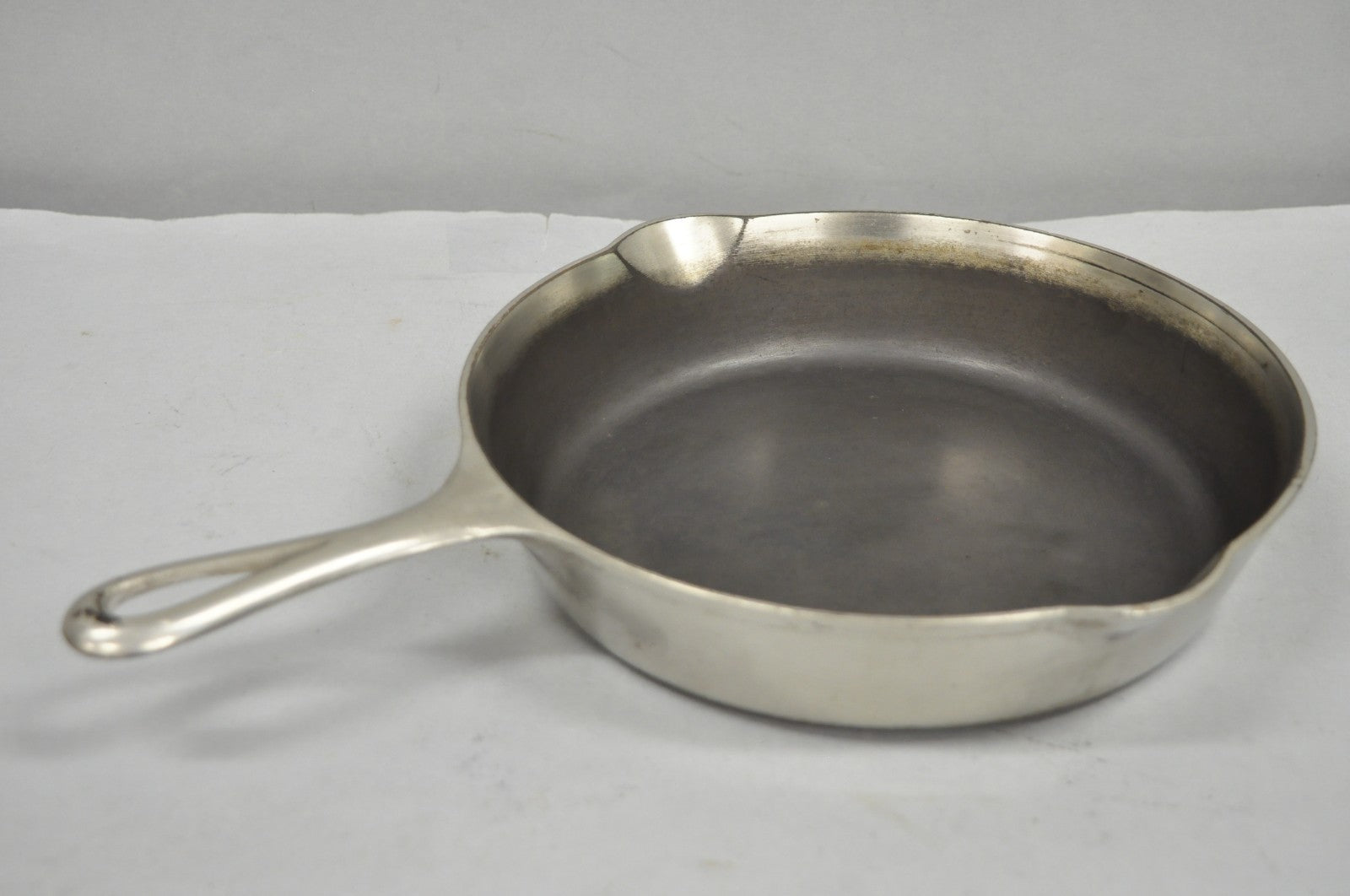 Vintage Griswold "Erie" 701 Cast Iron Skillet Frying Pan 7