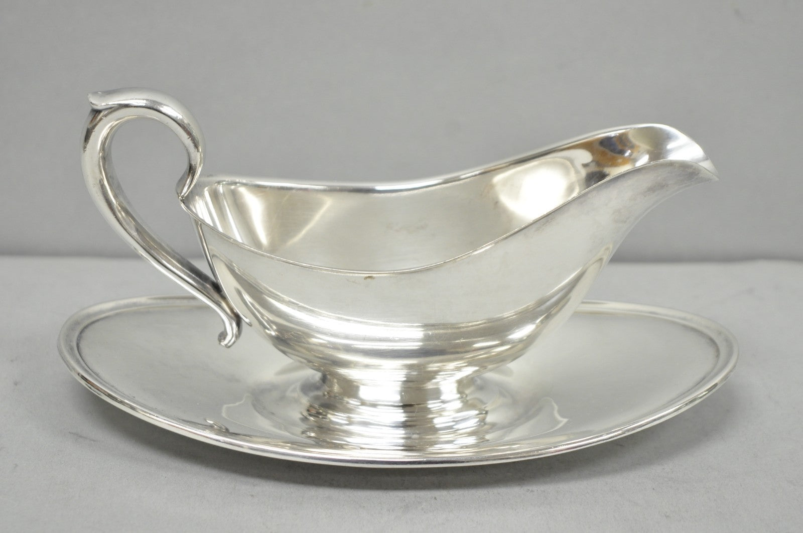 Vintage Gorham Y430 Victorian Silver Plated Gravy Sauce Boat w / Dish