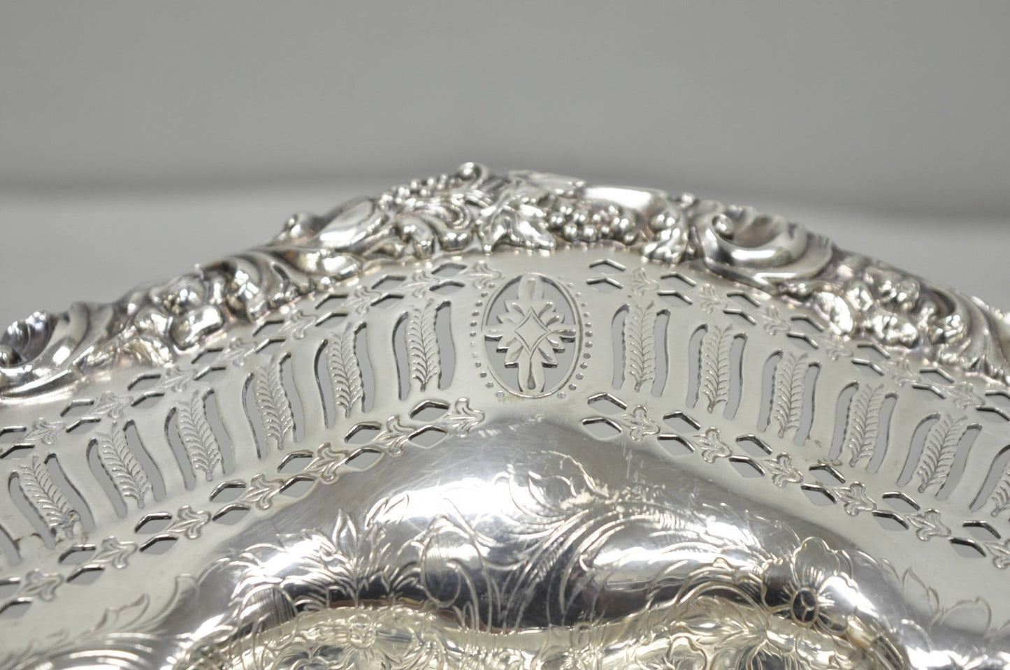 Webster Wilcox 3236C International Silver Plated Scalloped Centerpiece Bowl