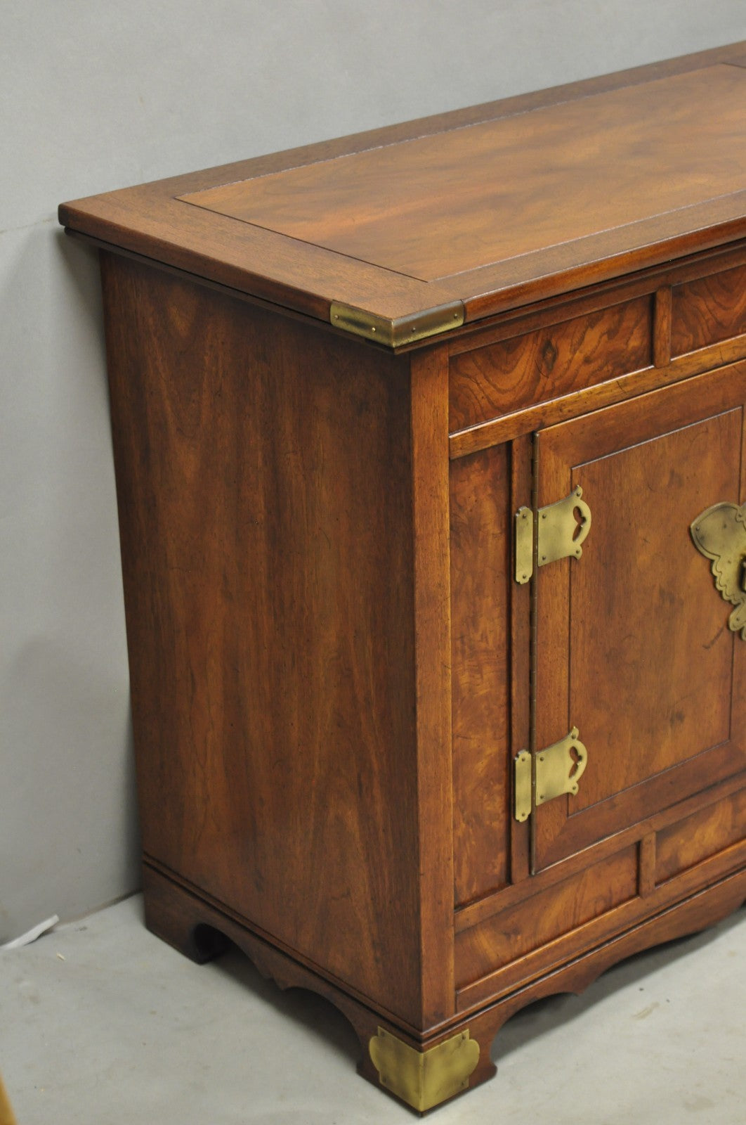 Vintage Henredon Chinoiserie Brass Butterfly Burl Wood Credenza Cabinet Buffet