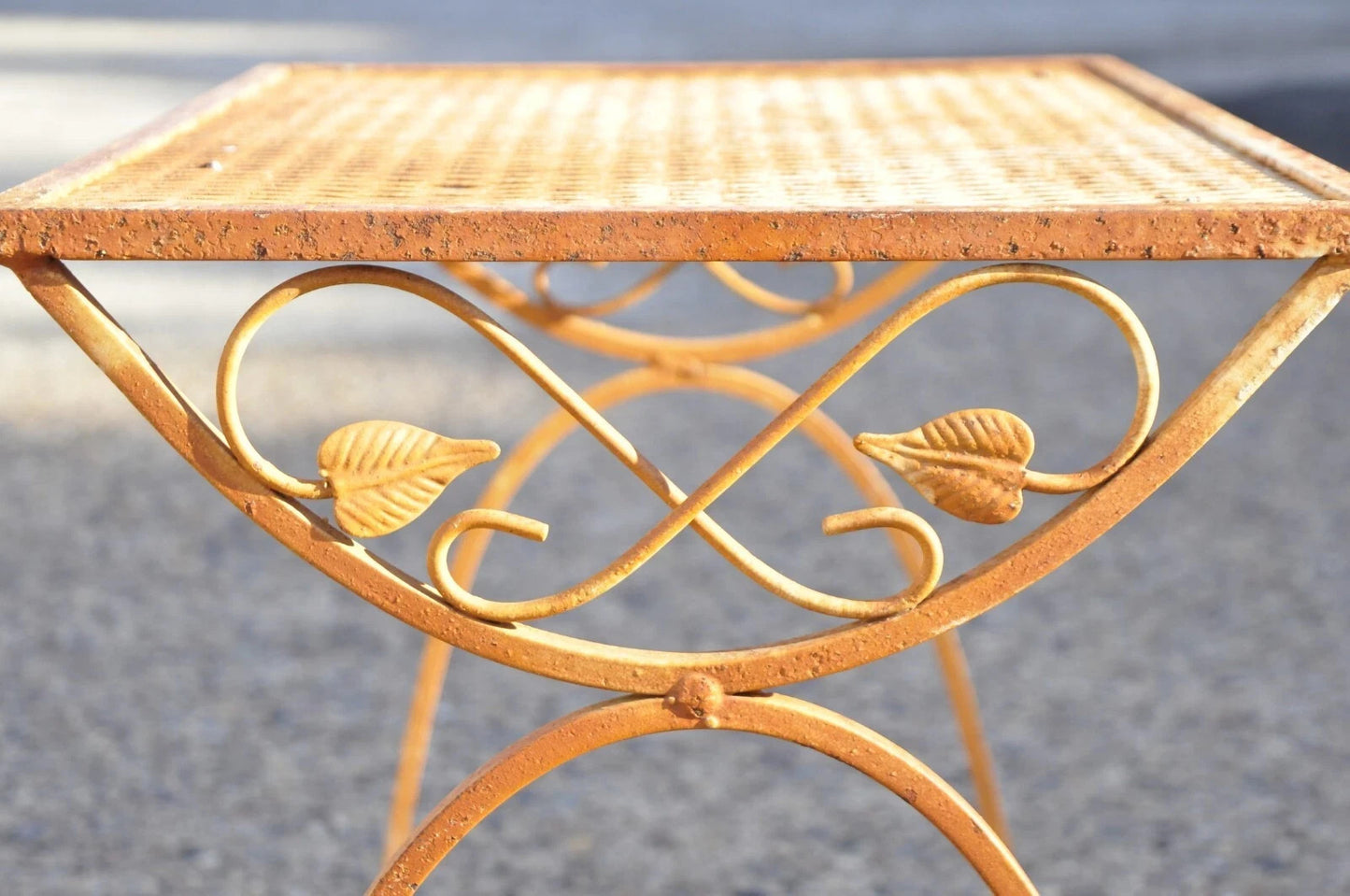 Vintage Salterini Mid Century Modern Wrought Iron Nesting Side Tables - Set of 3