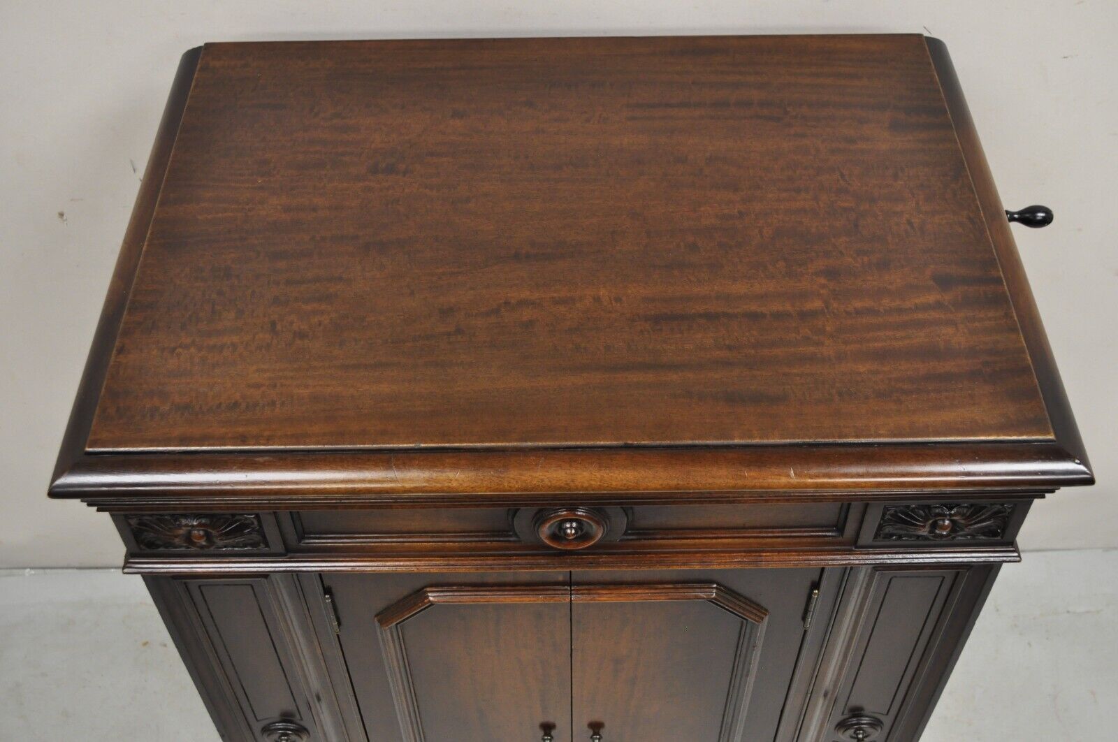 Victor Victrola Talking Machine Mahogany "Credenza" Model 22850 Record Player