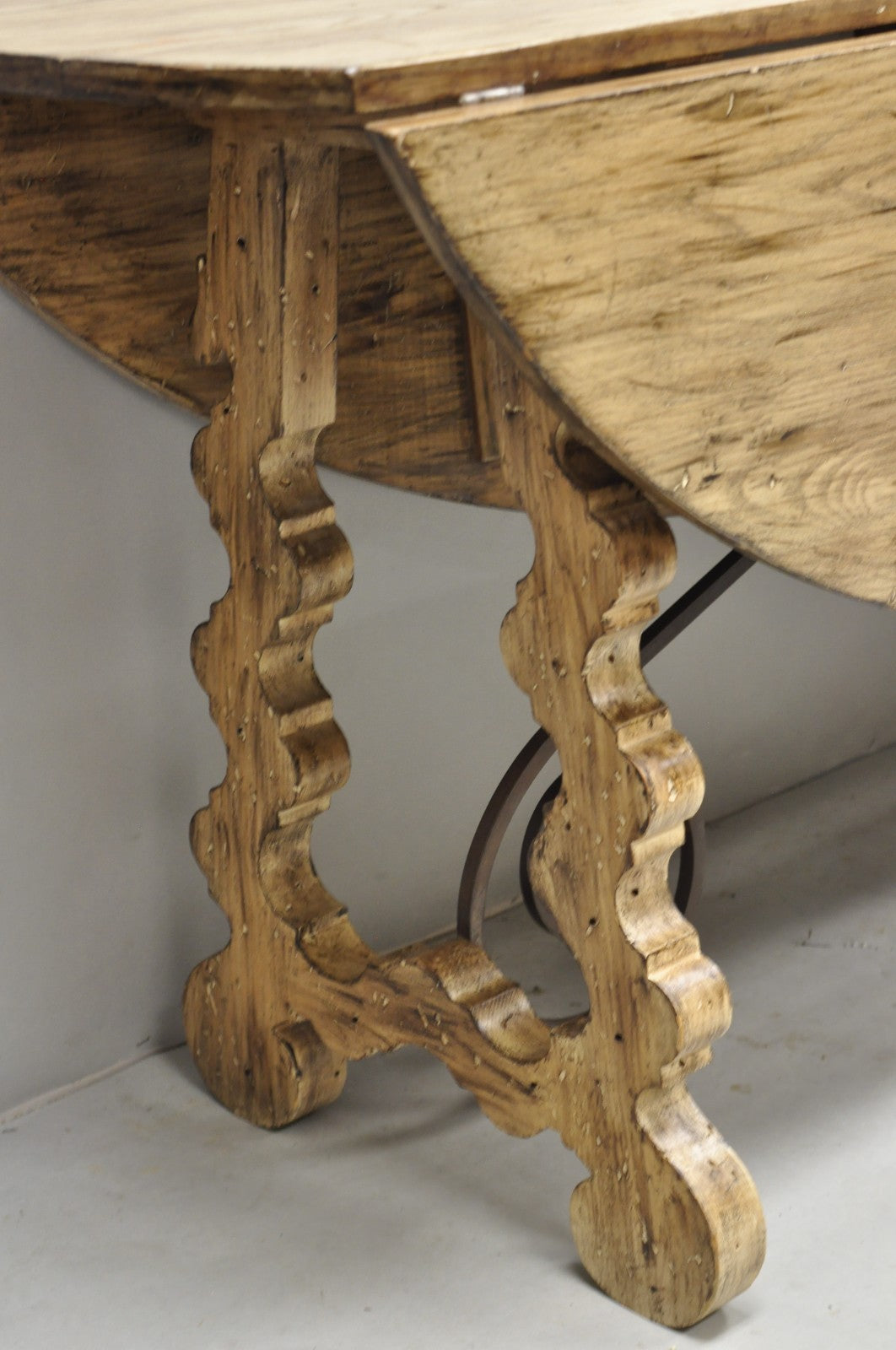 French Country Style Oval Drop Leaf Farmhouse Pine Woodgrain Dining Room Table