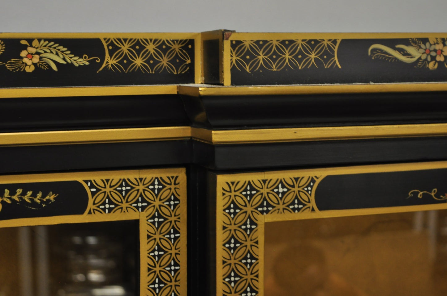 Drexel Et Cetera Chinoiserie Black Lacquer Decorated Breakfront China Cabinet