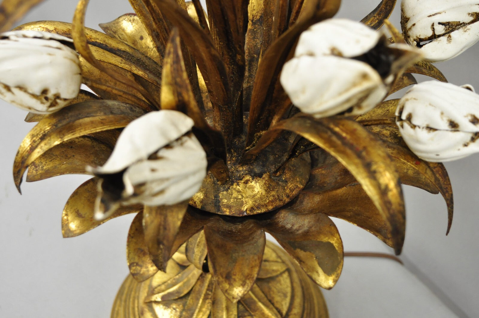 Vintage Italian Hollywood Regency Gold Gilt Iron White Tulip Flower Table Lamp