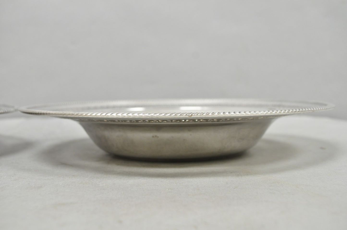 Vintage WM Rogers 835 Silver Plated Round Collection Plate Serving Dish - a Pair