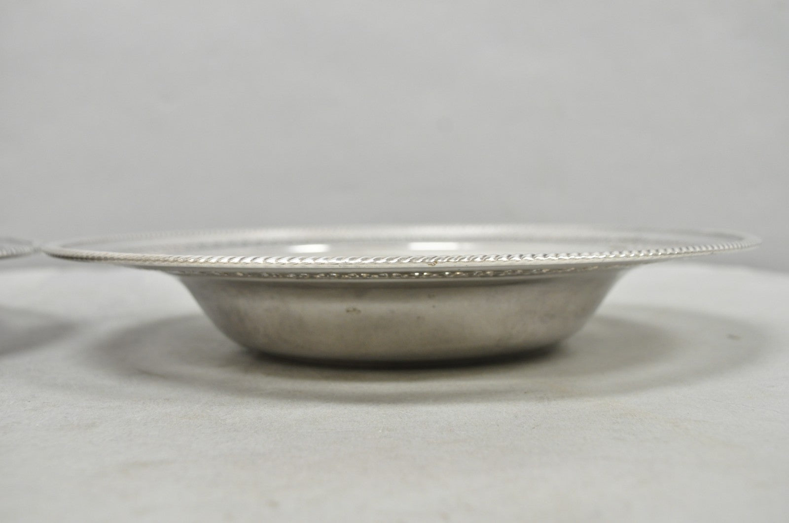 Vintage WM Rogers 835 Silver Plated Round Collection Plate Serving Dish - a Pair