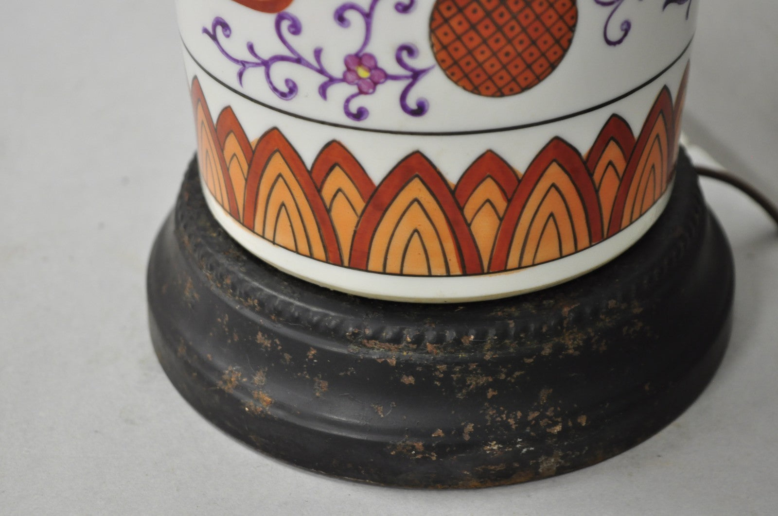 Vintage Chinoiserie Japanese Porcelain Cylinder Oriental Painted Table Lamp