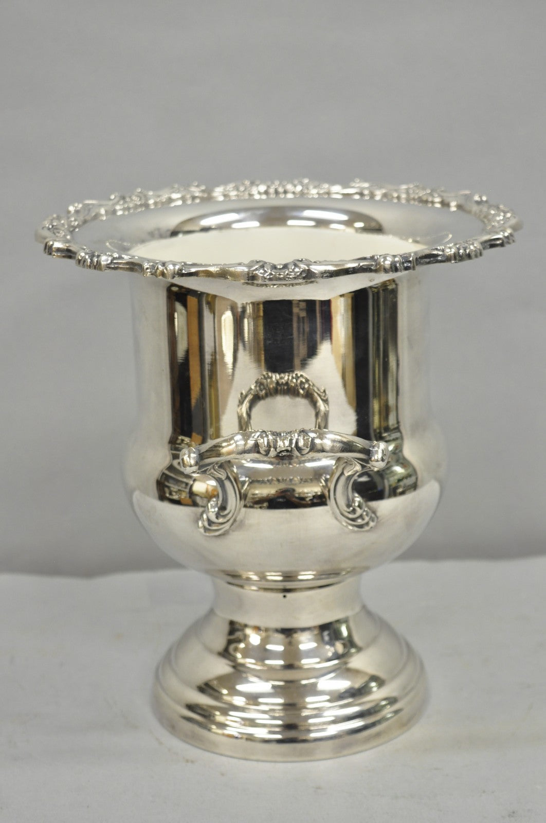 Vintage Oneida Silver Plated Trophy Cup Urn Champagne Wine Chiller Ice Bucket