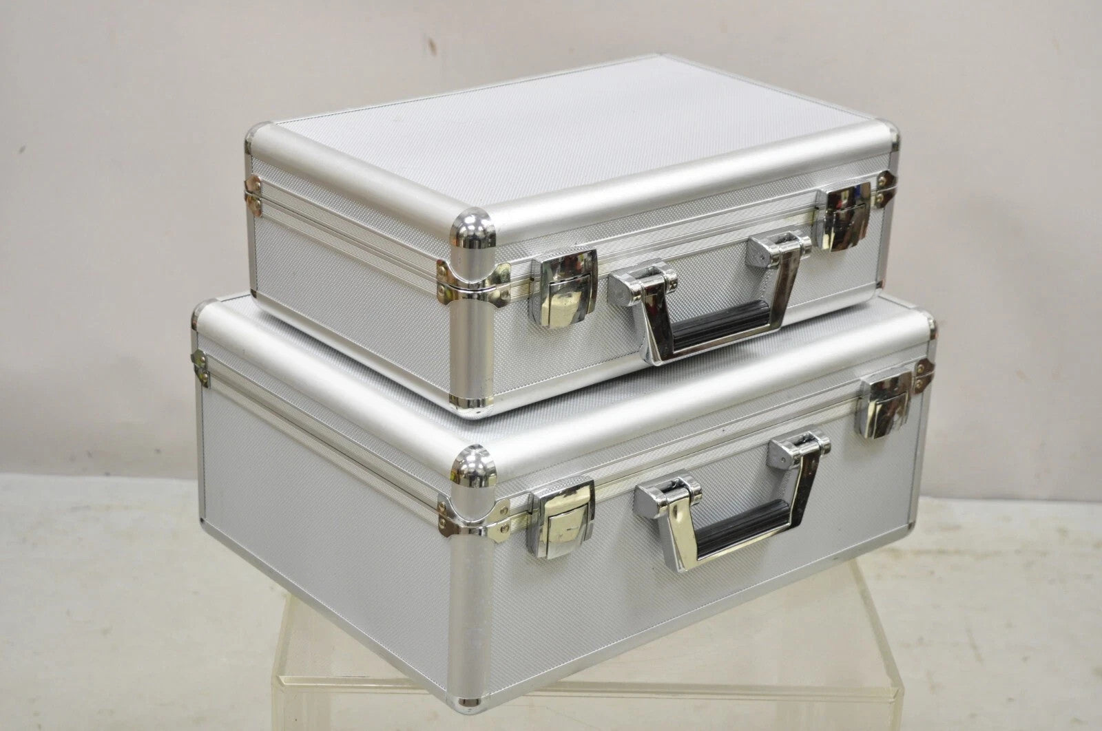 Modern Silver Aluminum Metal 17" Hard Case Storage Box Briefcase Carry On Bag