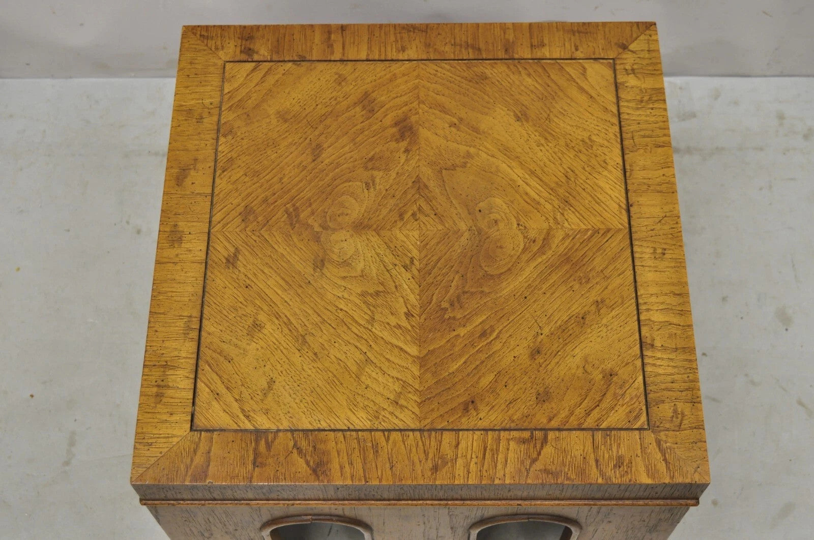 Vintage Drexel Wellington Arched Hollywood Regency Burl Wood Pedestal Side Table