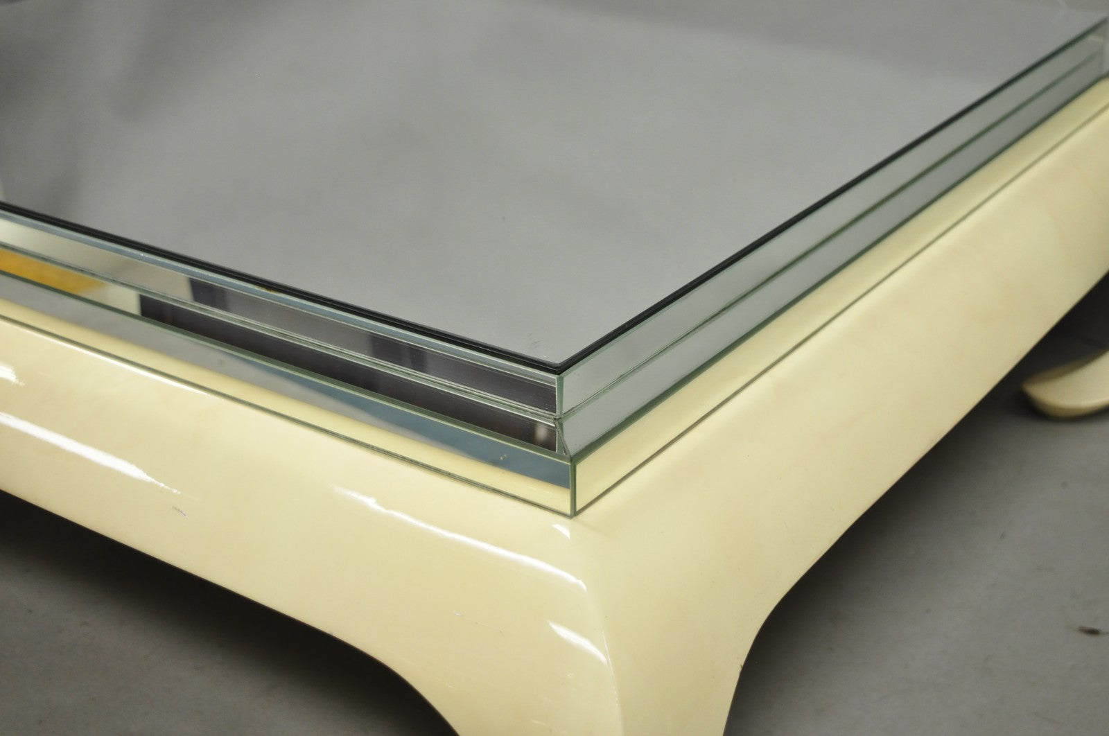Vintage Chinoiserie Bone Lacquered Oriental Ming Style Mirrored Coffee Table