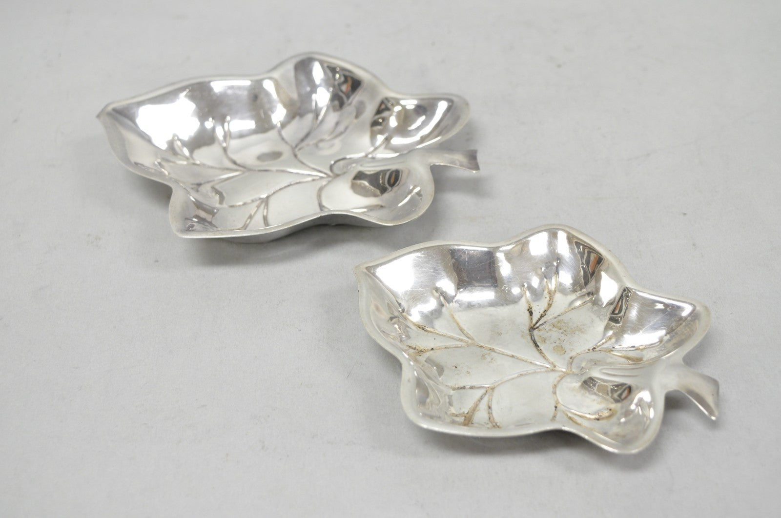 Vintage Canterbury Silver Plated Miniature Leaf Shaped Trinkets Dish Set of 2