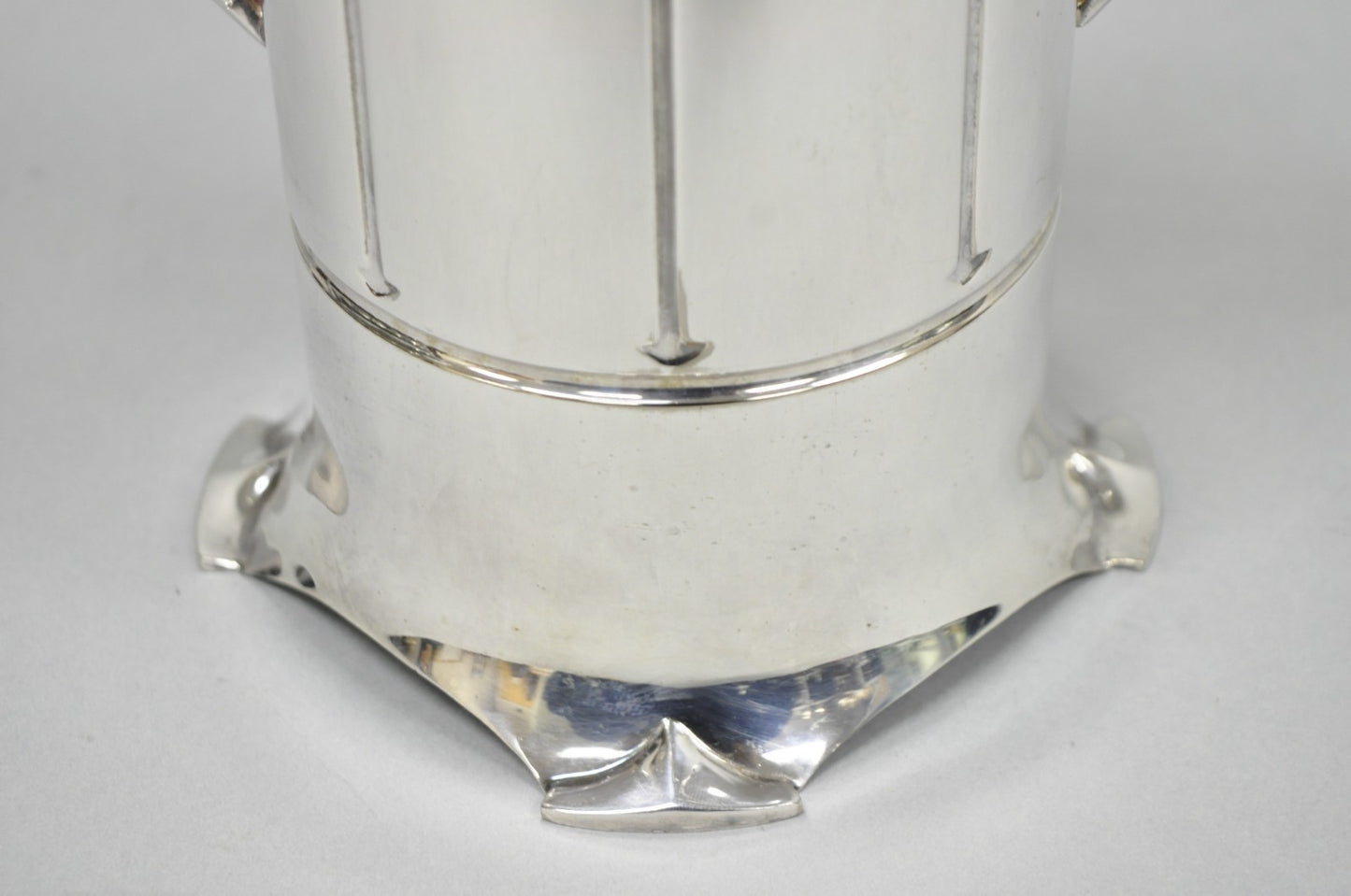 Roberts and Belk Art Nouveau Silver Plated Champagne Chiller Wine Bottle Coaster