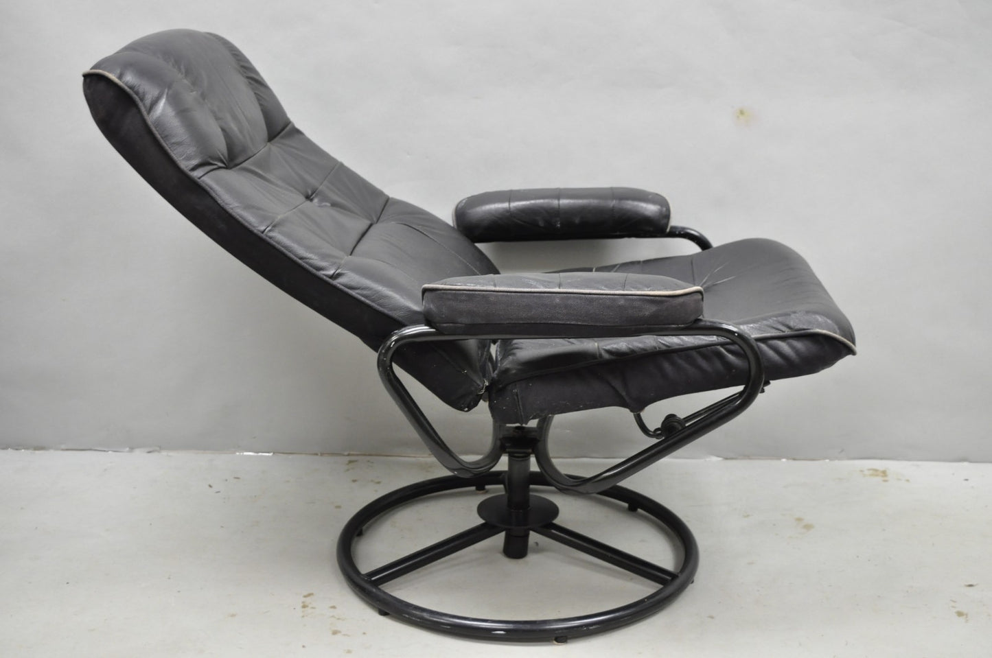 Vintage Black Leather Ekornes Stressless Style Swivel Recliner Lounge Chair