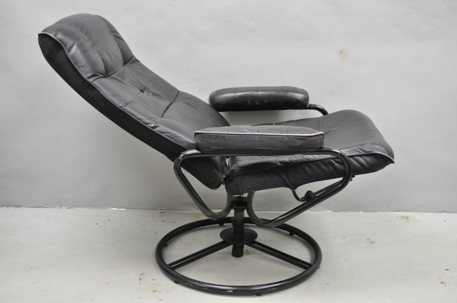 Vintage Black Leather Ekornes Stressless Style Swivel Recliner Lounge Chair