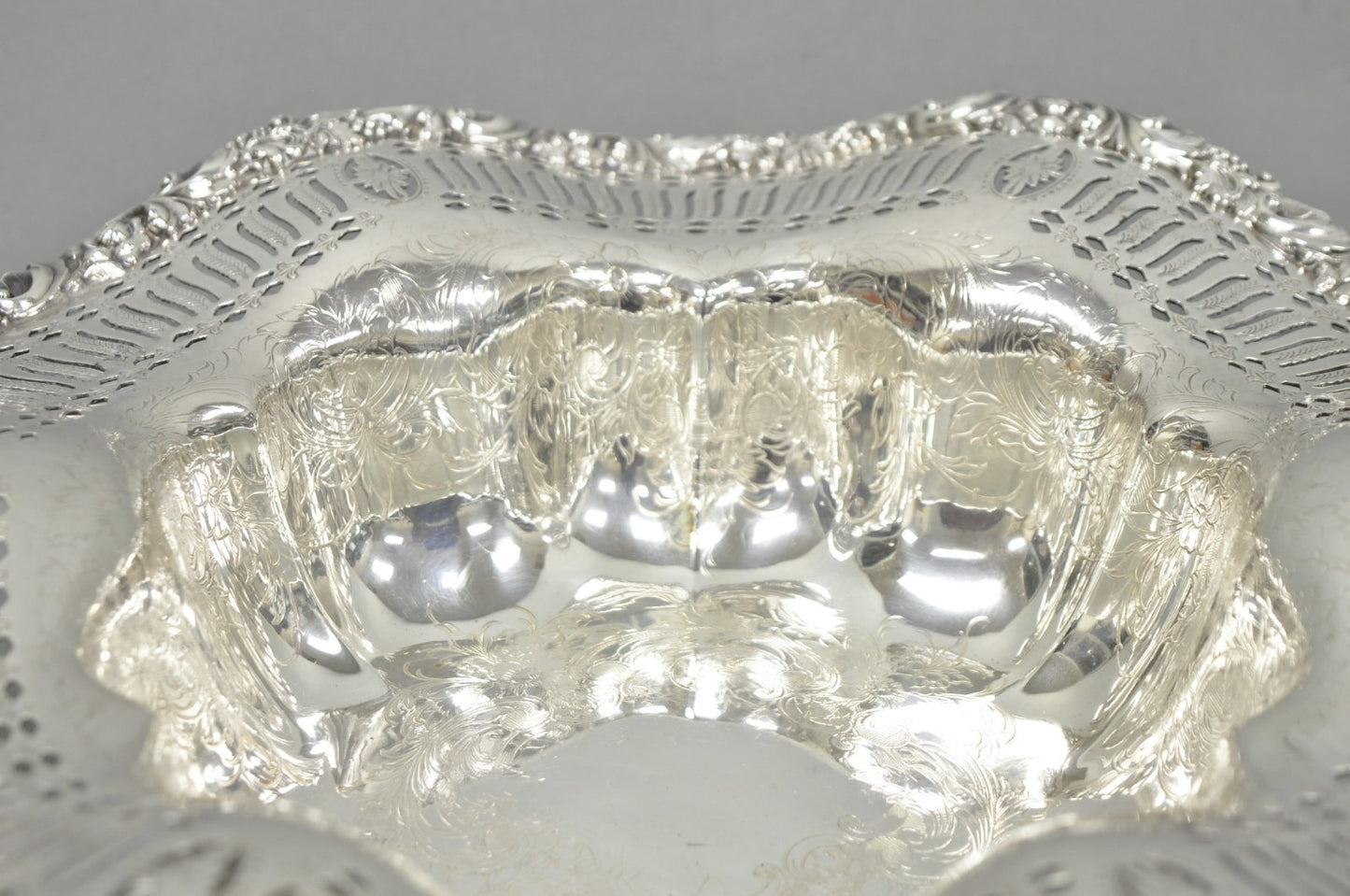 Webster Wilcox 3236C International Silver Plated Scalloped Centerpiece Bowl