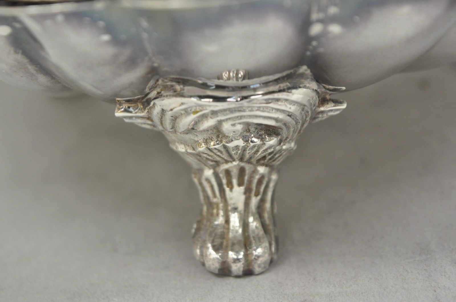 Vintage Regency Style Silver Plated Clam Shell Hinged Warmer with Floral Handle