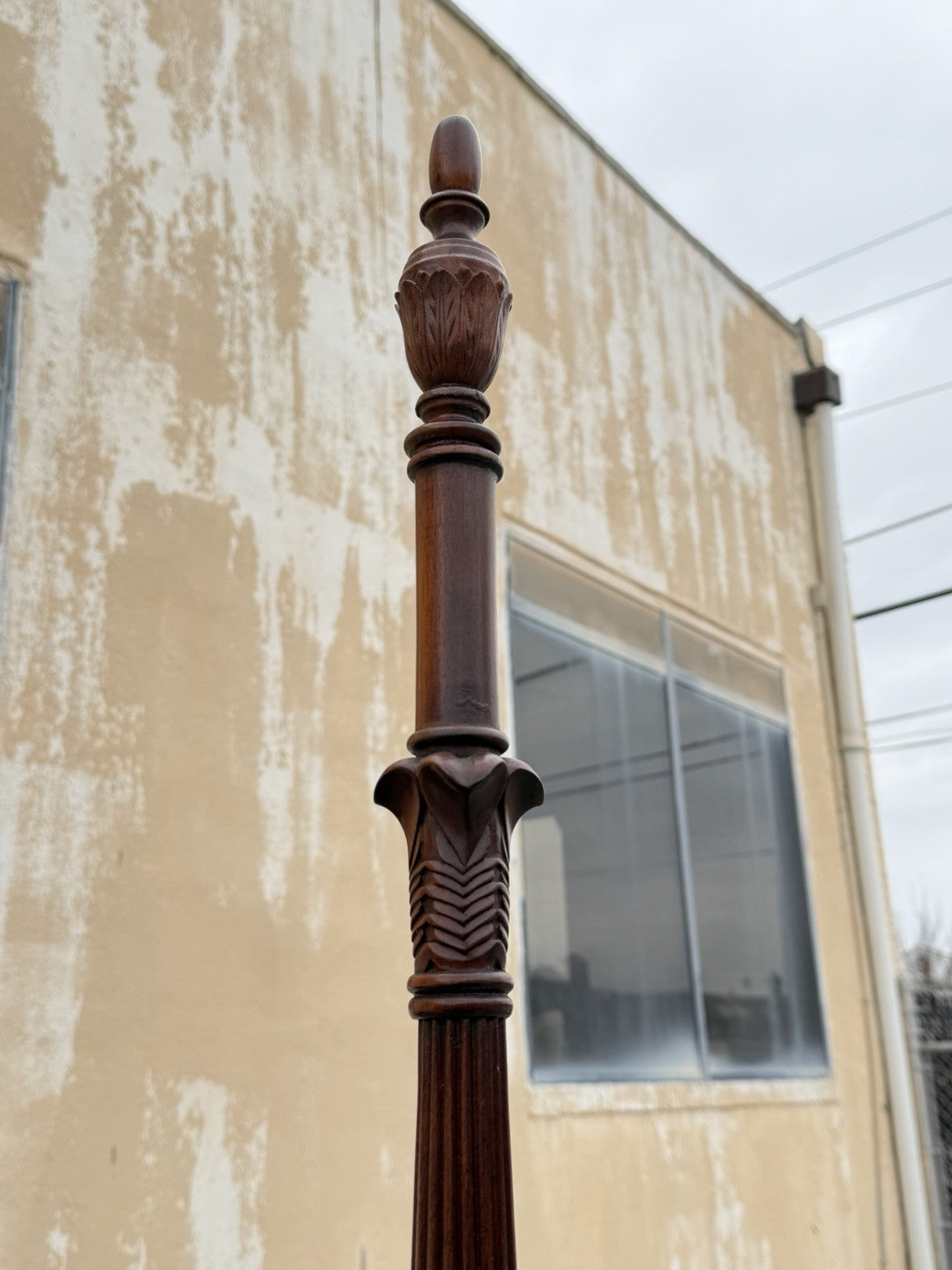 Henredon Georgian Chippendale Mahogany Queen Size Tall Carved Finial Poster Bed
