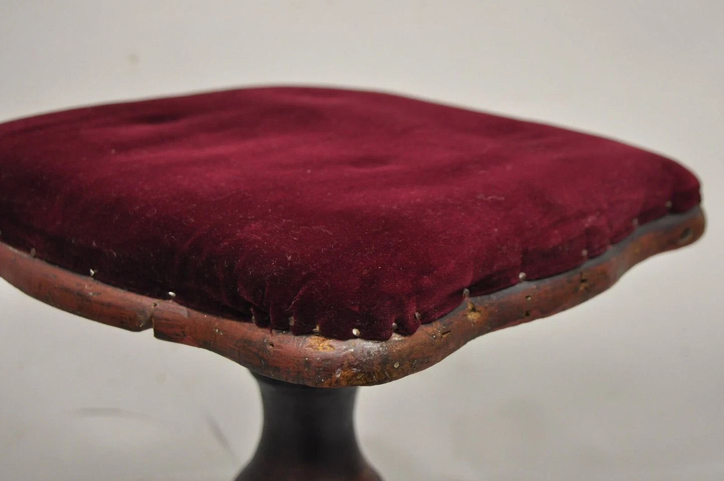 Antique American Victorian Cast Iron Wood Pedestal Adjustable Piano Bench Stool