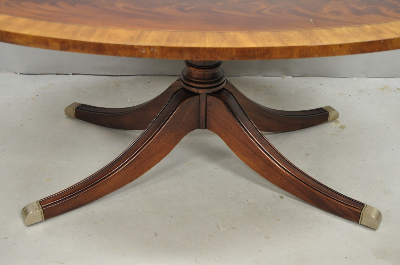 Ethan Allen Newport Collection Banded Mahogany Oval Duncan Phyfe Coffee Table