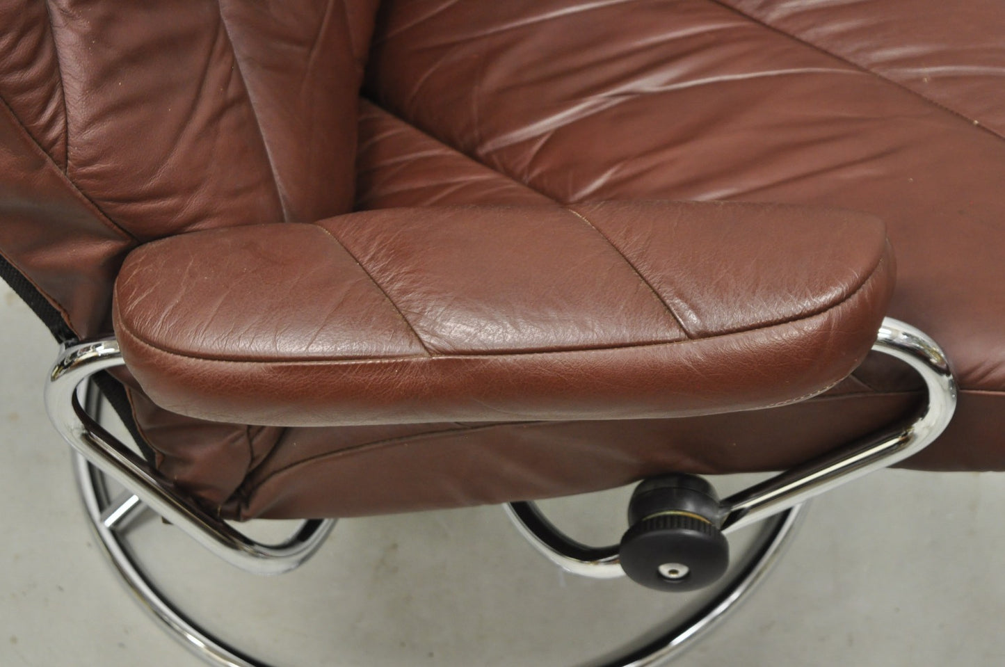 Vintage Ekornes Stressless Brown Leather Reclining Swivel Lounge Chair & Ottoman