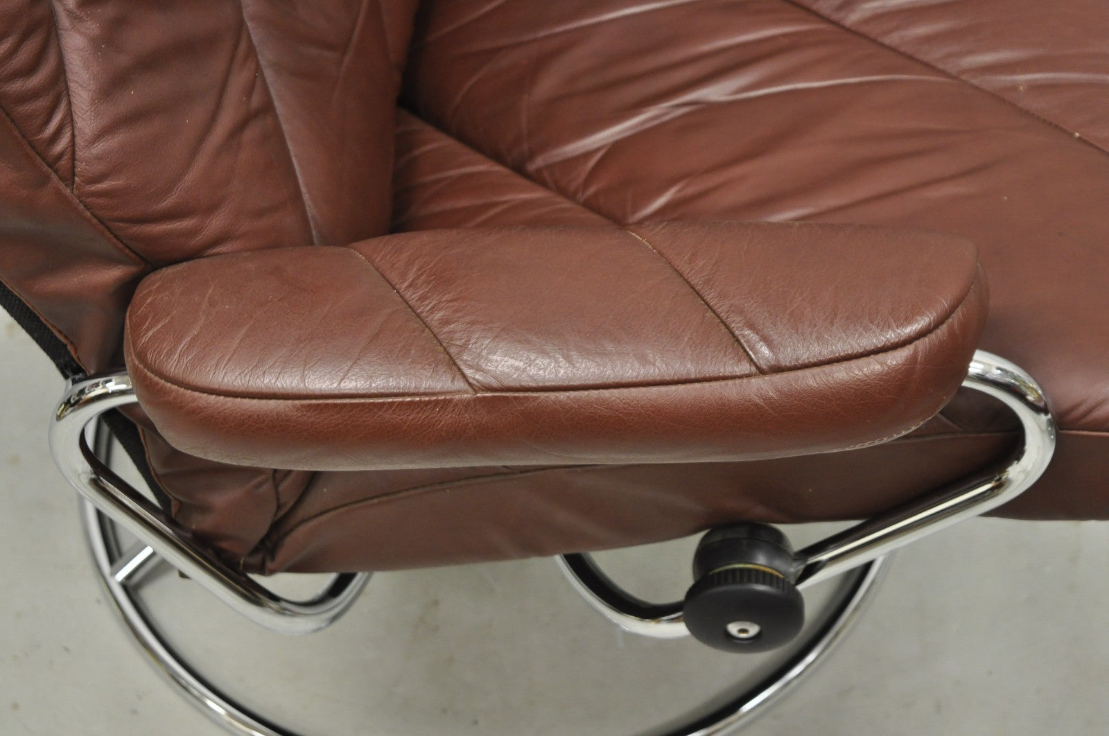 Vintage Ekornes Stressless Brown Leather Reclining Swivel Lounge Chair & Ottoman
