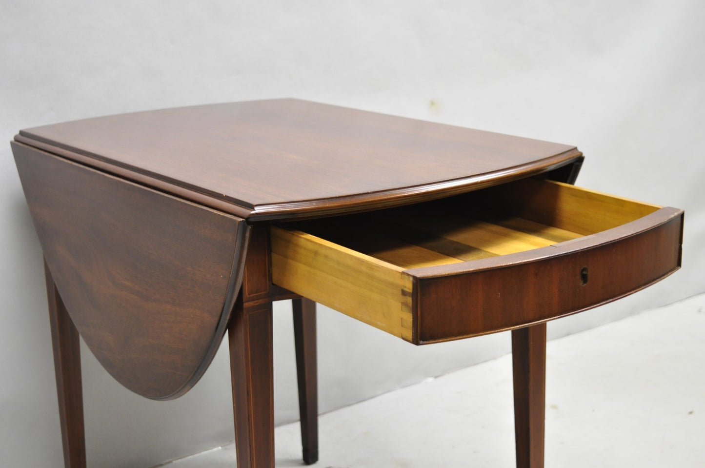 Antique Kittinger Colonial Williamsburg CW-27 Mahogany Drop Leaf Pembroke Table