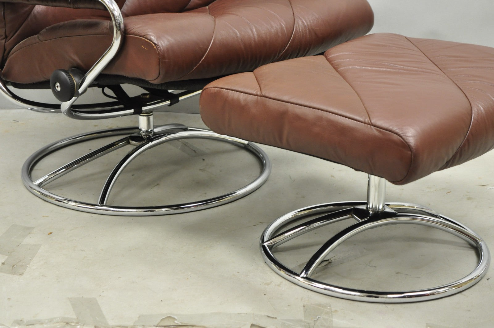 Vintage Ekornes Stressless Brown Leather Reclining Swivel Lounge Chair & Ottoman