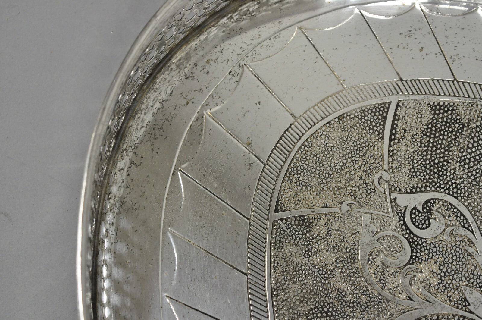 Vintage English Edwardian Style Oval Silver Plated Raised Gallery 21" Bar Tray
