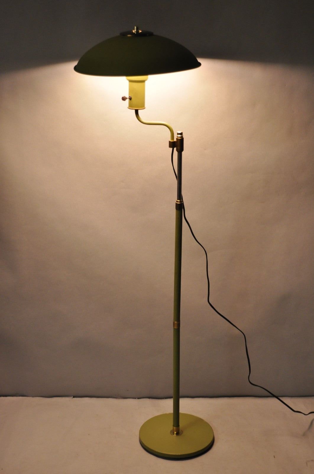 Vintage Mid Century Modern Avocado Green Adjustable Flying Saucer Floor Lamp